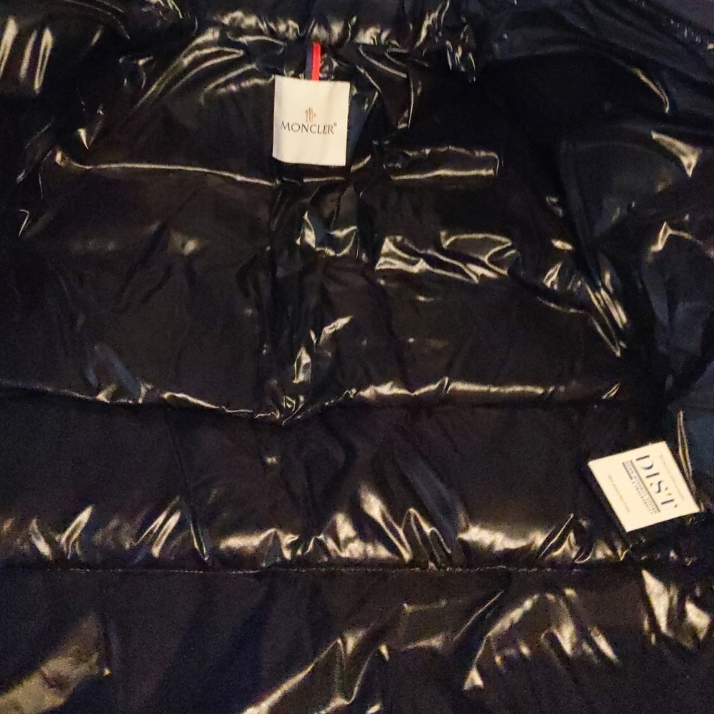 NEW Moncler Puffer Jacket - Picture 14 of 16